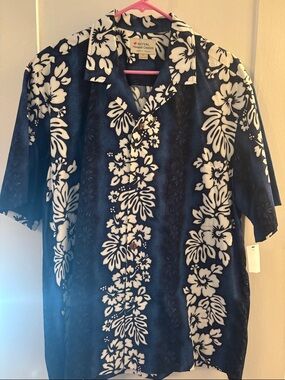 Royal Hawaiian Men's Navy Blue Floral Button-Down Shirt